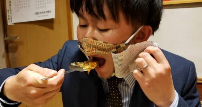 Un altro pasto con la maschera?